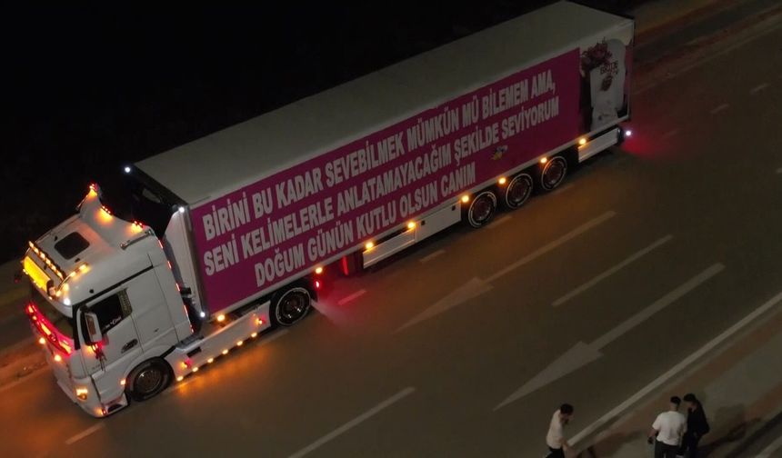 Bursa'da sıra dışı sürpriz: 25 metrelik tırla aşkını böyle ilan etti