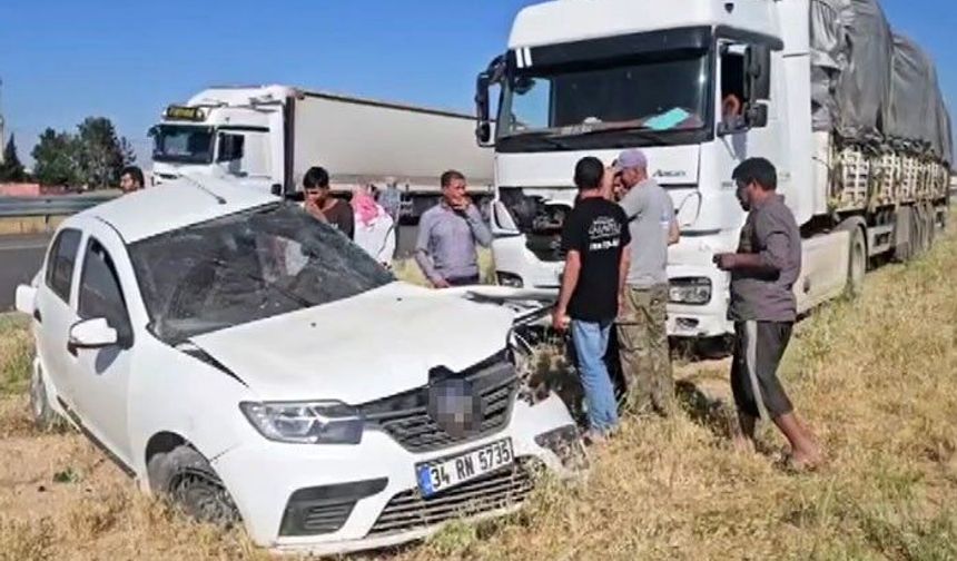 Tırla otomobil çarpıştı: Sınava yetişmeye çalışan öğrenci kazada hayatını kaybetti!