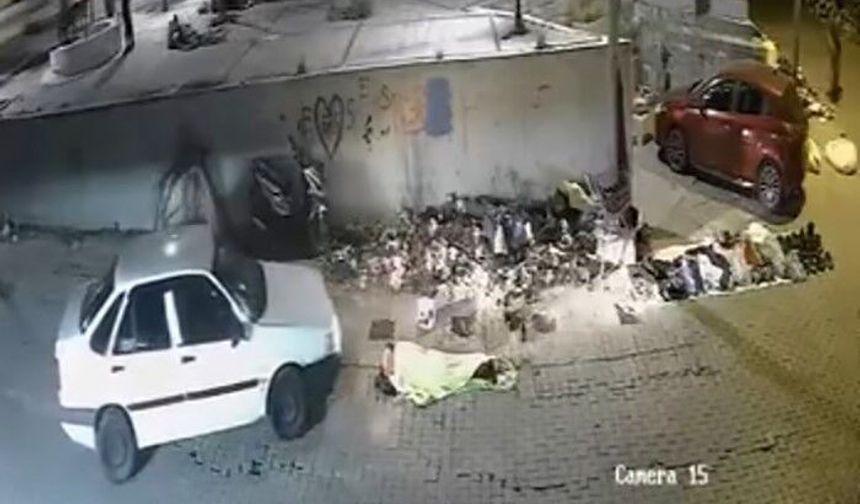 Kaldırımda uyuyan adamın üzerinden otomobille geçti: O anlar kamerada