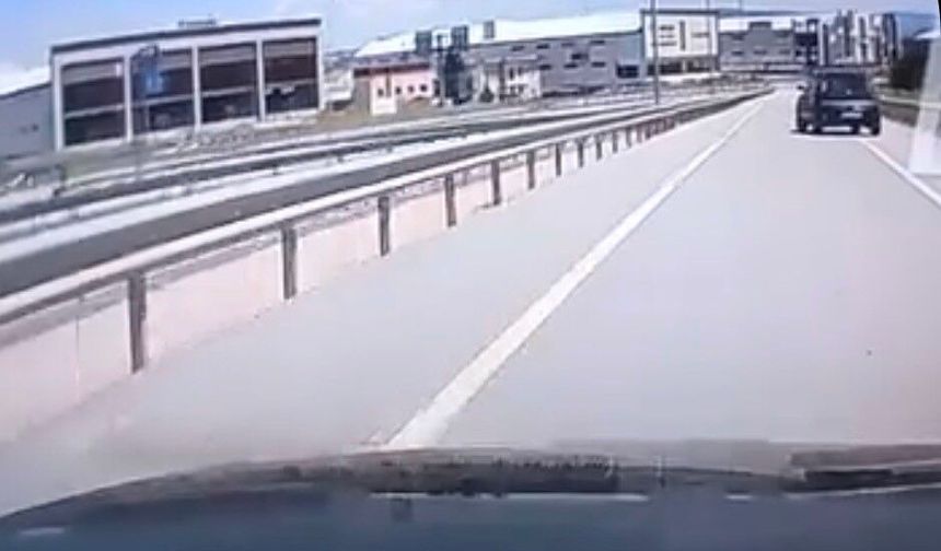 Trafikte pes dedirten manevra