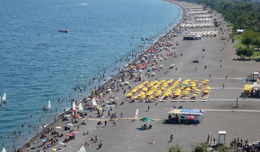 Turizm kenti Antalya’da termometreler 41 dereceyi gördü