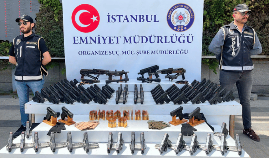 İstanbul'da suç çetelerine darbe! Otokoç'a saldırı ve Can Polat cinayetindeki silahlar ele geçirildi