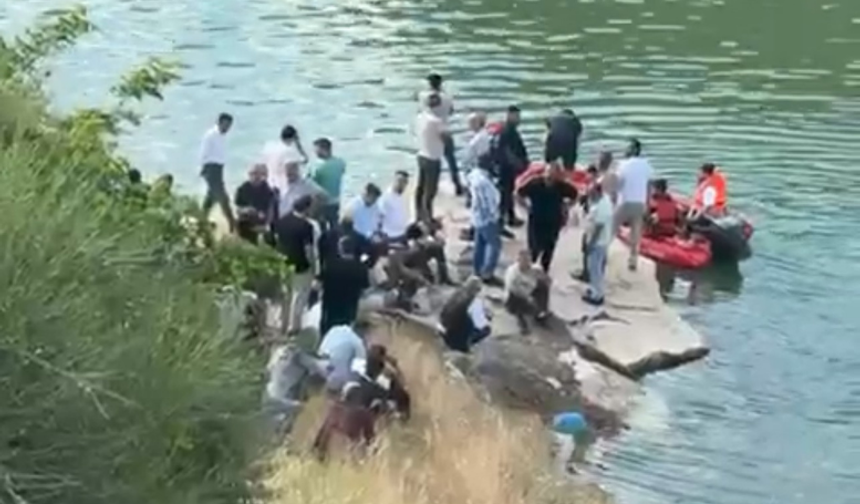 Siirt’te Botan Çayı’na giren 17 yaşındaki çocuk kayboldu