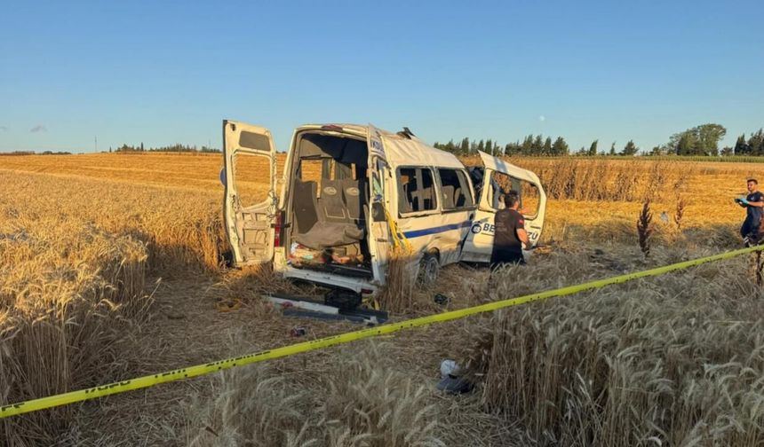 Silivri'de yolcu minibüsü devrildi: 2 ölü, 10 yaralı