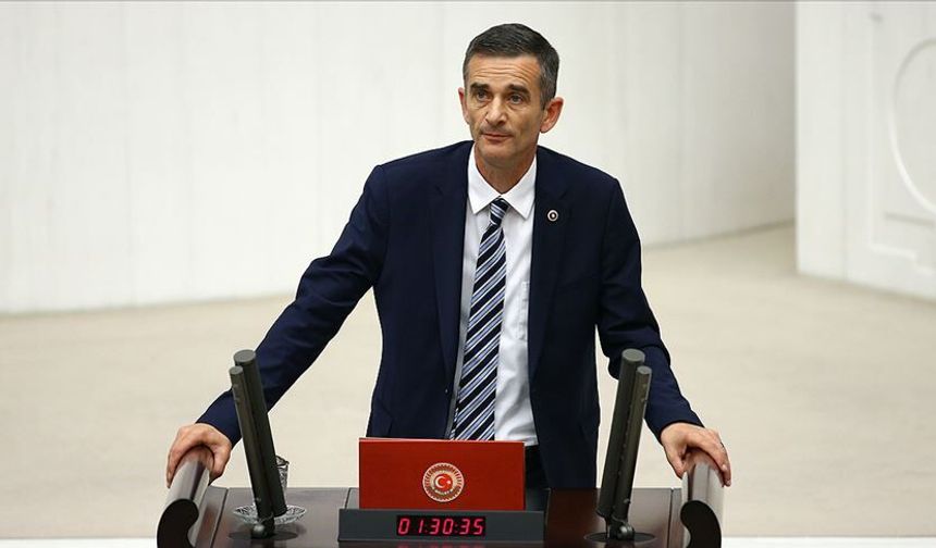 CHP Sakarya Milletvekili Ümit Dikbayır partisinden istifa etti