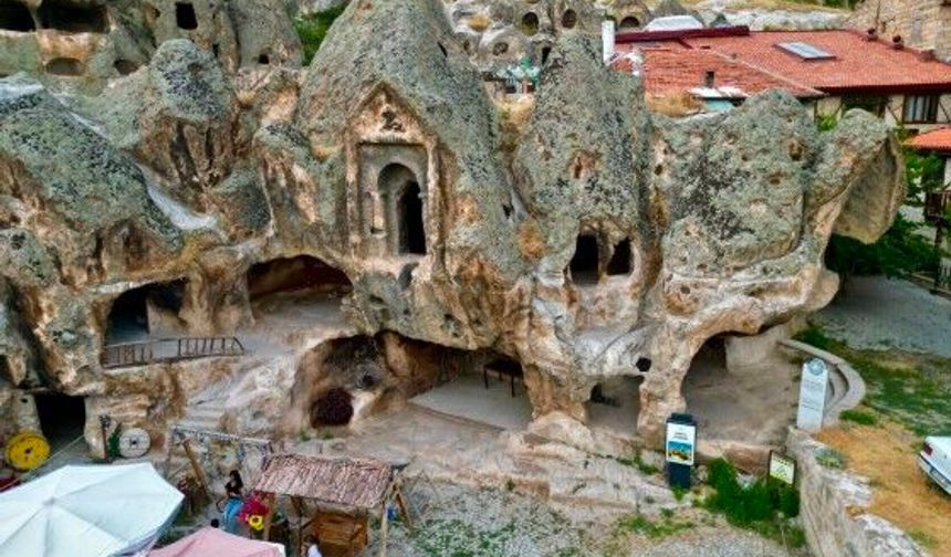 Afyon'un açık hava müzesi rekora koşuyor: 3 bin yıllık Frig Vadisine ziyaretçi akını!