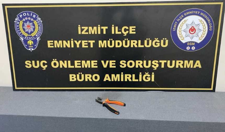 Penseyi silah gibi gösterip şoförü tehdit eden yolcu yakalandı