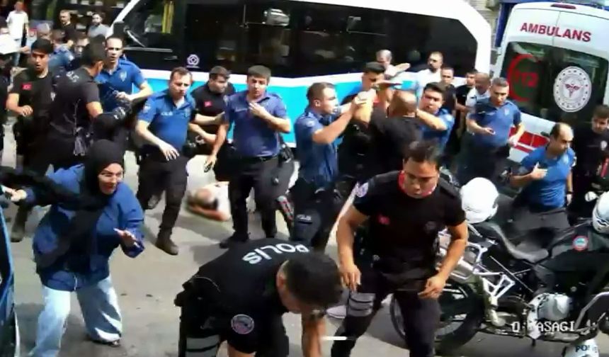 Polis bıçağı elinden aldı, faciayı önledi: O anlar kamerada