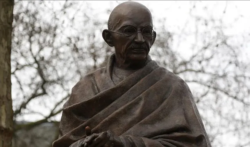 Gandhi'nin el yazısı notları yaklaşık 1,7 milyon dolara satıldı