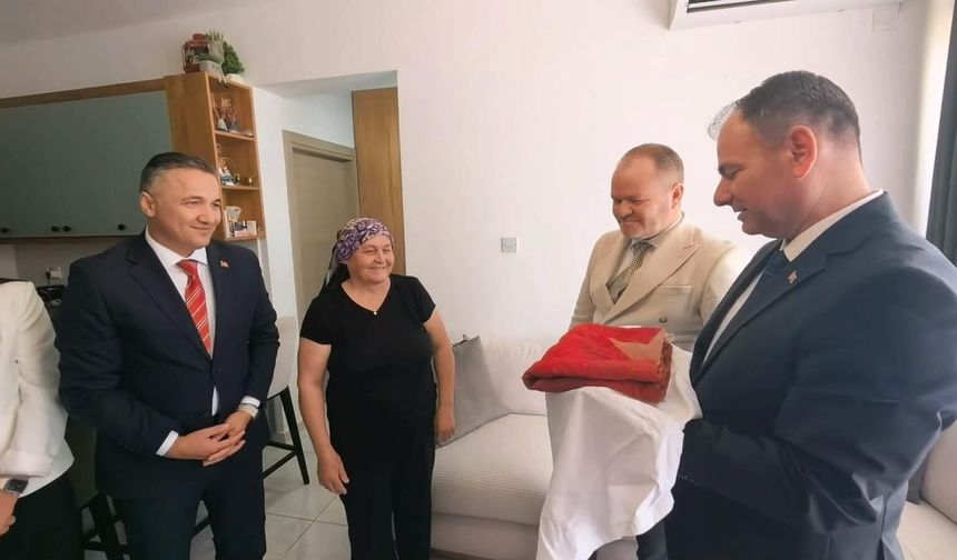 Bakan Ersoy duyurdu: Kıbrıs Barış Harekâtı'nın izlerini taşıyan Türk bayrağı restore edilecek
