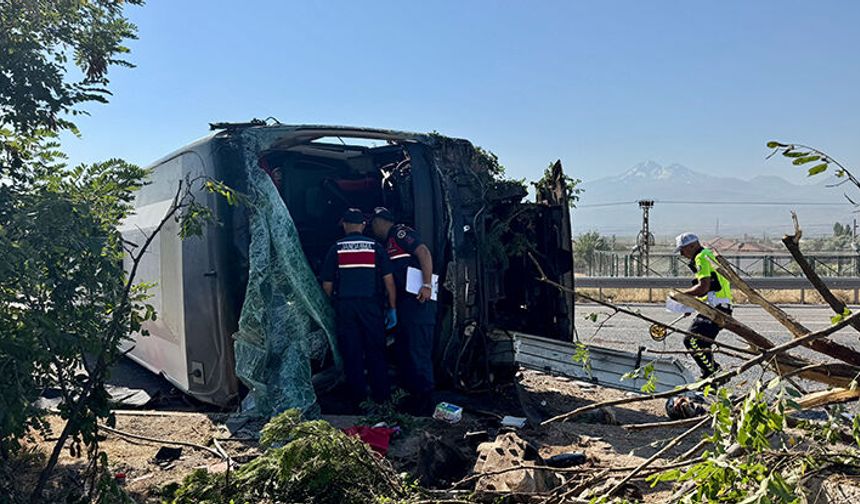 Kayseri’de yolcu otobüsü devrildi! 20 kişi yaralandı