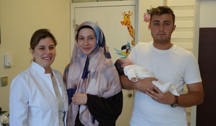 Organları dışarıda doğan bebek, Samsun'da hayata tutundu
