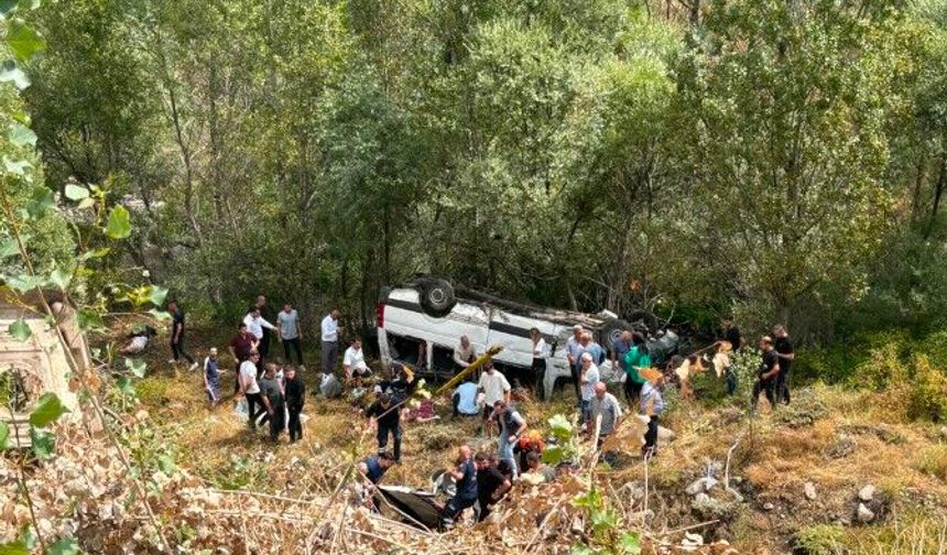 Sivas'ta katliam gibi kaza! 4 ölü, 10 yaralı