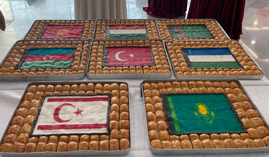 “Baklavaki”ye karşı harekete geçti! Gaziantepli usta 7,5 metrelik baklavayla dünya rekoru kırdı