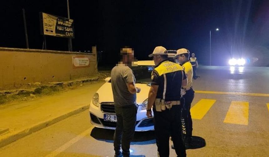 Edirne’de alkollü sürücü diğer sürücülere böyle seslendi: "İçmeyin!"