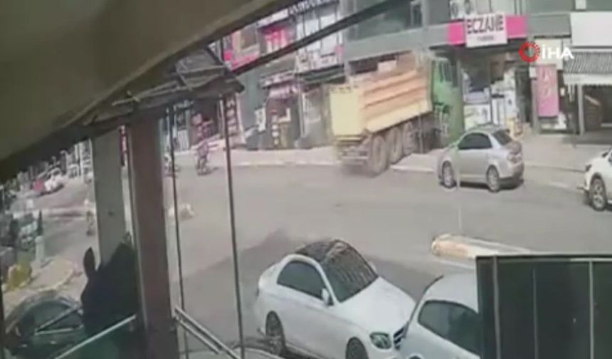 Hafriyat kamyonu eczaneye böyle daldı!