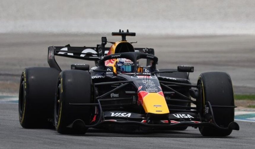 Bahreyn'de kazanan Max Verstappen