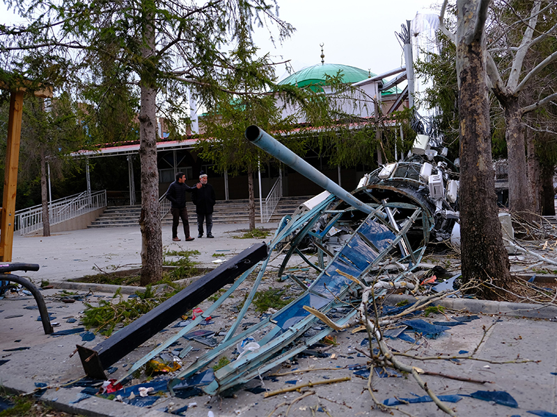 Erzincan’da şiddetli fırtına cami minaresini devirdi