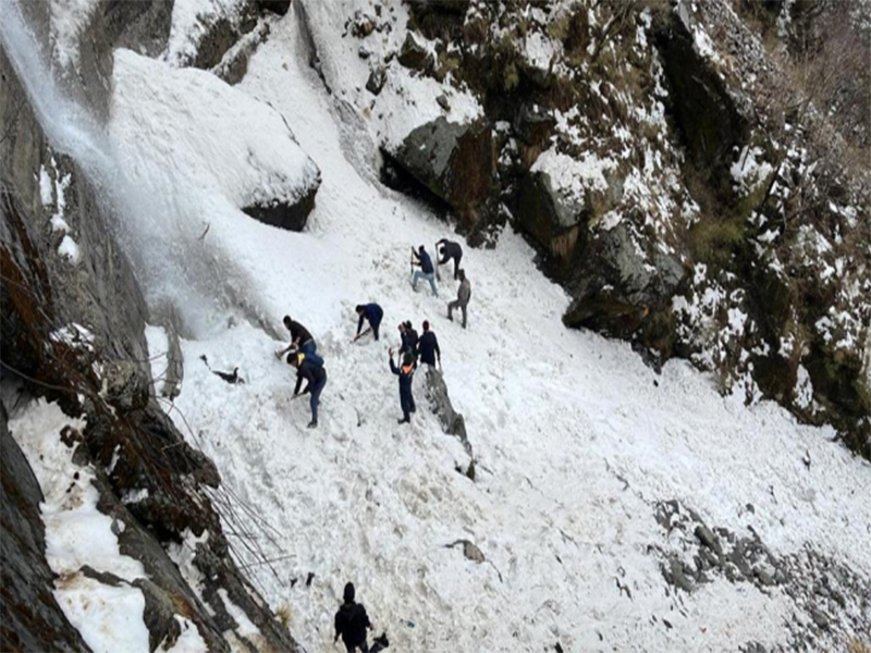 Hindistan’da çığ düşmesi sonucu 6 turist hayatını kaybetti