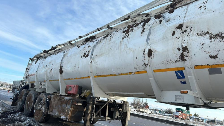 Devrilen Tankerdeki 28 Ton Yağ Ziyan Oldu1