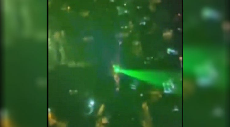 Duyarsız Vatandaş Uçağa Lazer Tutarak Uçuş Güvenliğini Tehlikeye Attı 2