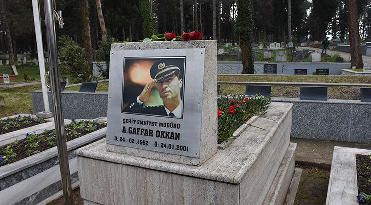 Şehit Emniyet Müdürü Ali Gaffar Okkan Mezarı Başında Anıldı 1