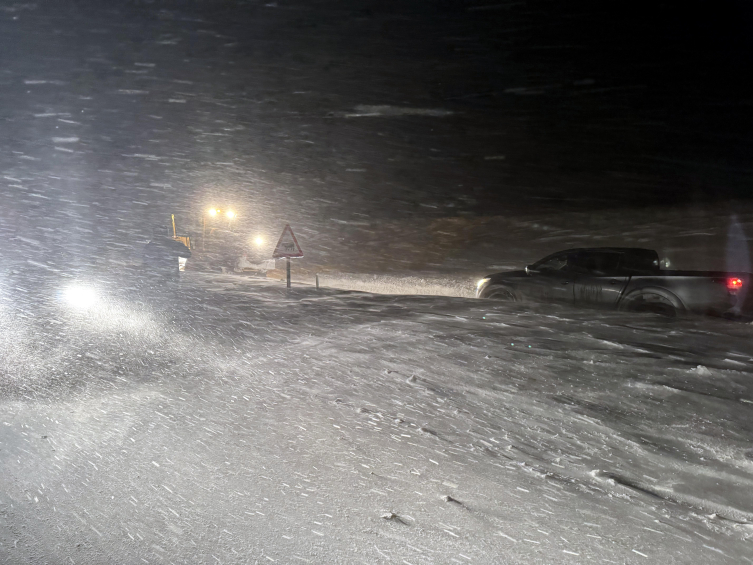 Ardahan Göle Kara Yolunda Kar Nedeniyle Mahsur Kalan 27 Araç Kurtarıldı1