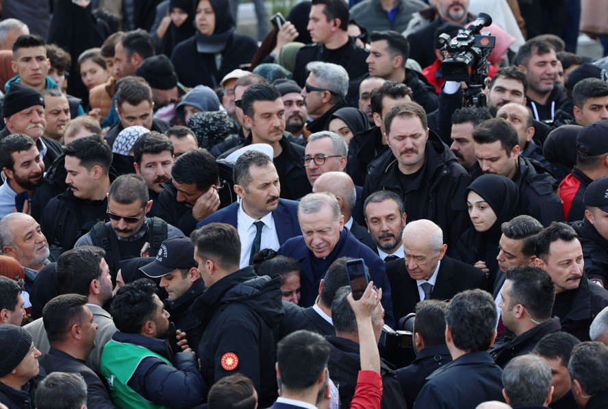Cumhurbaşkanı Erdoğan Deprem Şehitleri Kabristanı'nı Ziyaret Etti1