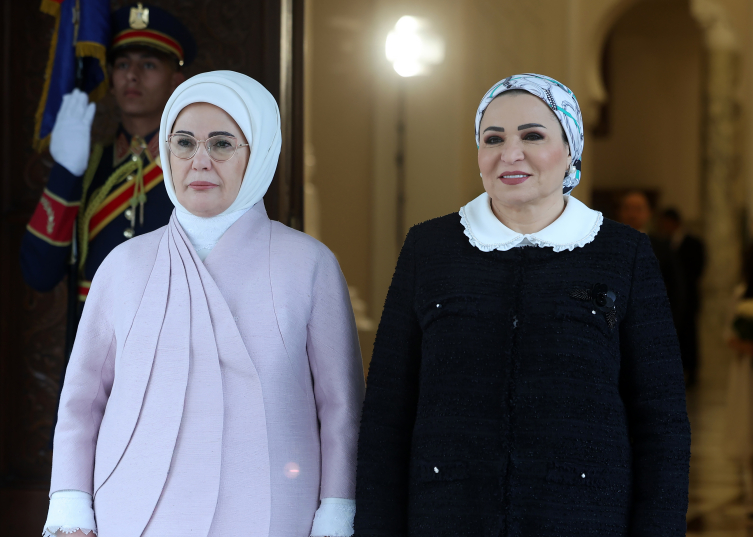 Emine Erdoğan'dan Gazzeli Çocuklara Yardım Eli1