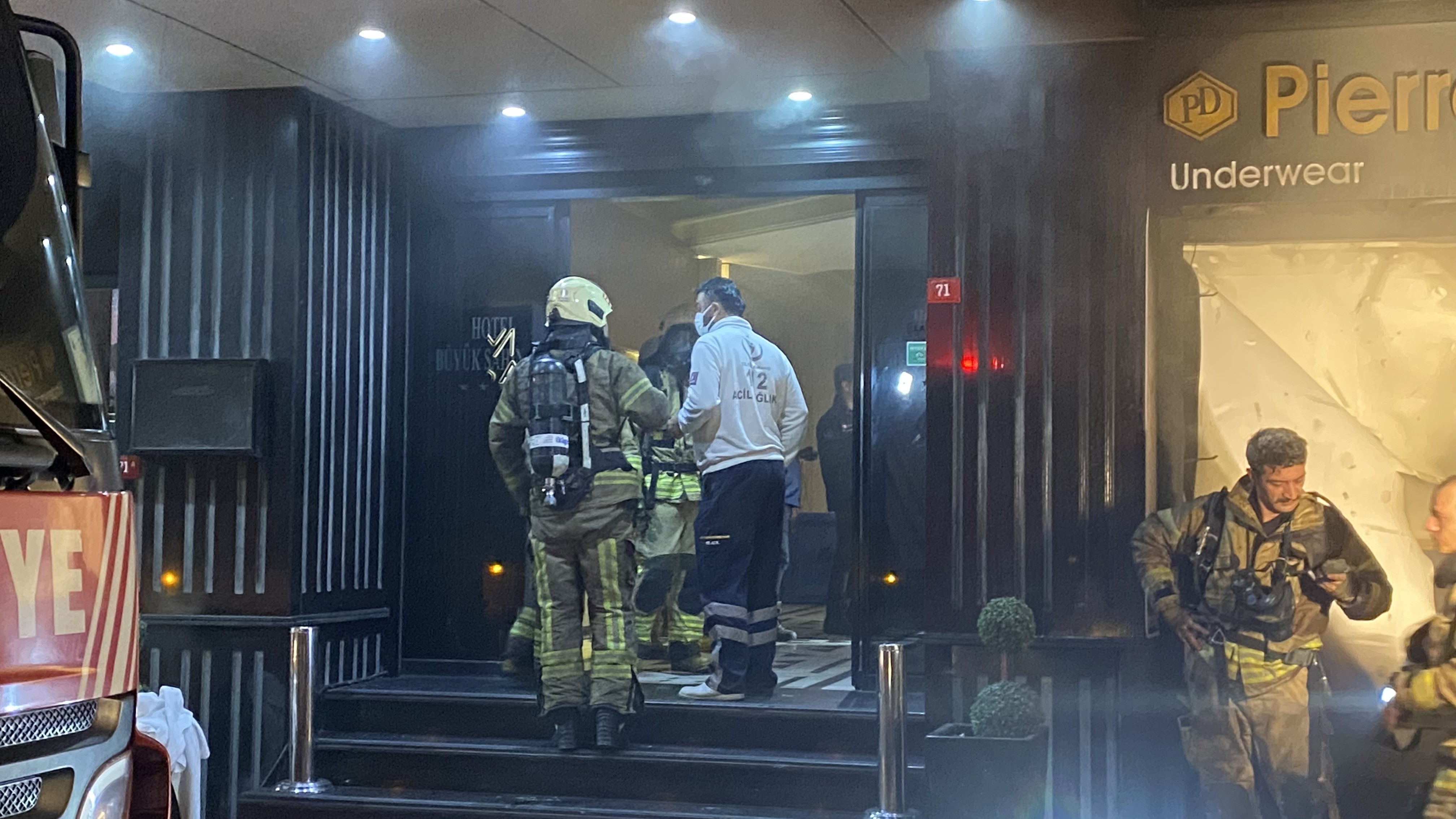 İstanbul'da Otel Yangını3