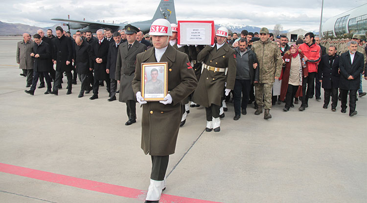 Pençe Kilit Operasyonu'nda Şehit Olan Salih Ay'ın Naaşı Erzincan'a Getirildi 1