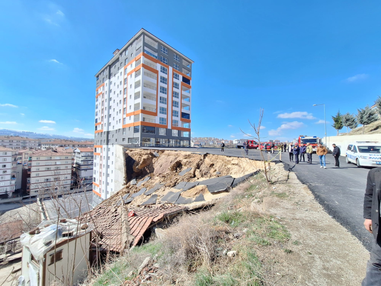 Ankara'da Istinat Duvarı Gecekondunun Üzerine Çöktü1