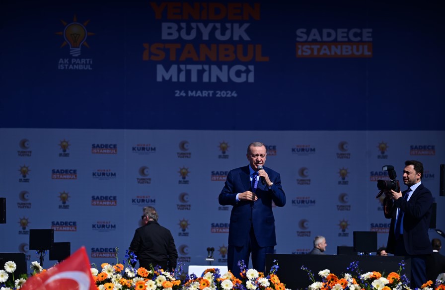 Erdoğan A K P A R T I N I N Y E N I D E N B U Y U K I S T A N B U L M I T I N G I