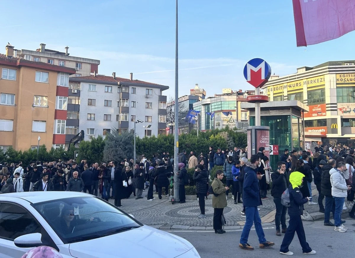 İstanbullular Yolda Kaldı, Metro Bir Kez Daha Arızalandı