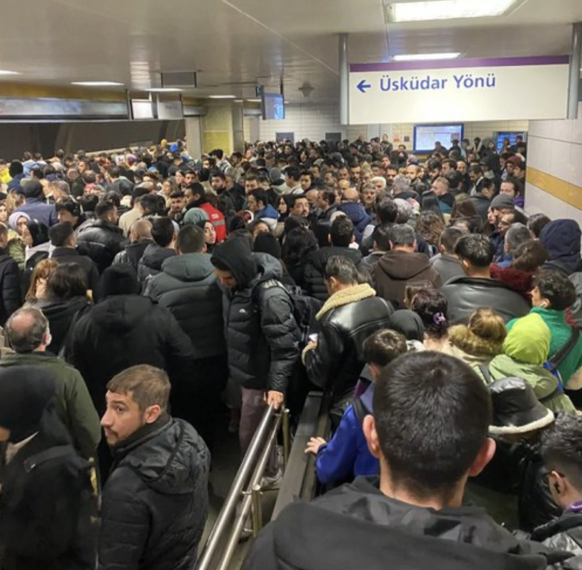 İstanbullular Yolda Kaldı, Metro Bir Kez Daha Arızalandı6