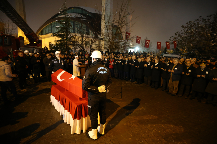 Şehit Polis Memuru Furkan Bor Bingöl'de Son Yolculuğuna Uğurlandı1