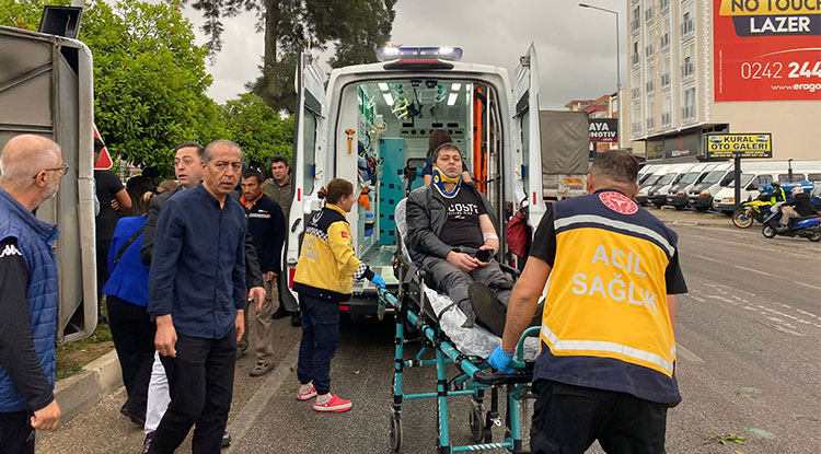 Antalya’da Korkunç Kaza 19 Kişi Yaralandı