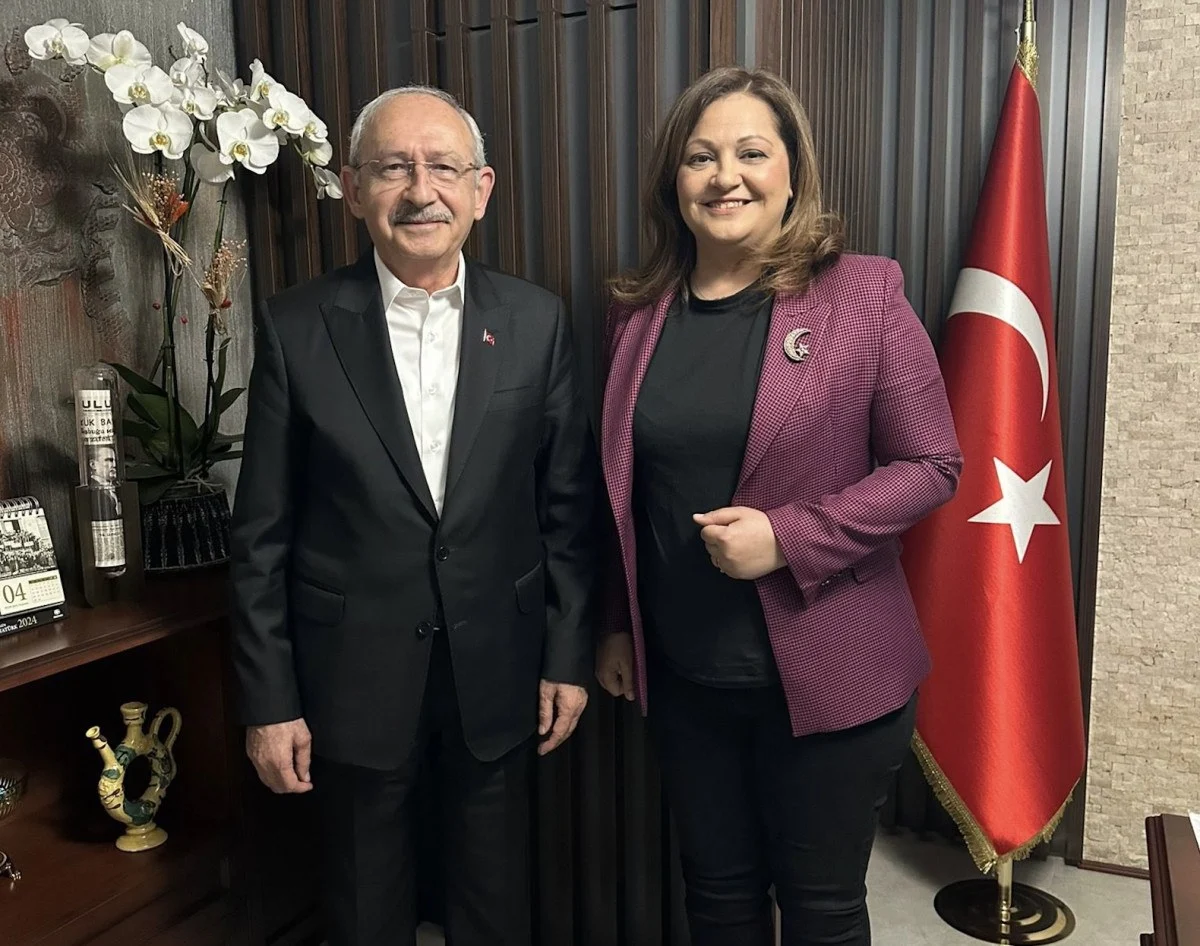 Burcu Köksal'ın Ilk Ziyareti Kemal Kılıçdaroğlu'na Oldu