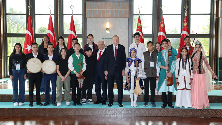 Cumhurbaşkanı Erdoğan, Beştepe'de Çocukları Kabul Etti1