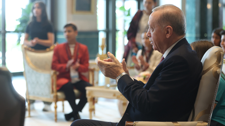 Cumhurbaşkanı Erdoğan, Beştepe'de Çocukları Kabul Etti3