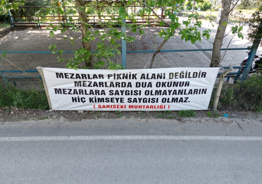 Hatay'da Mezarlıklarda Pikniği Yasakladı3