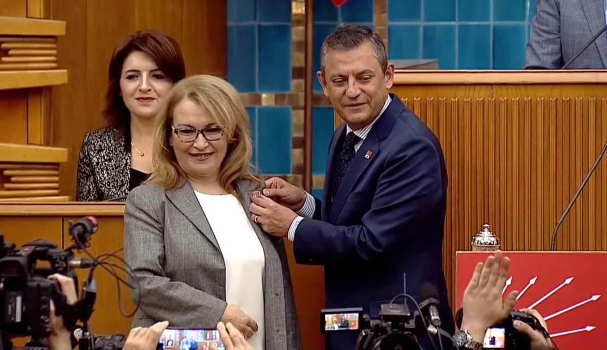 İyi Parti'den Istifa Eden Ayşe Sibel Yanıkömeroğlu Chp'ye Katıldı