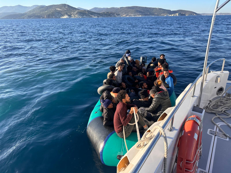 İzmir'de 86 Düzensiz Göçmen Yakalandı1