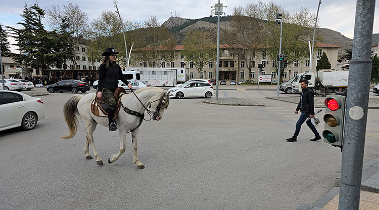 Tokat Sokaklarında Atlı Safari Görenler Hayrete Düştü