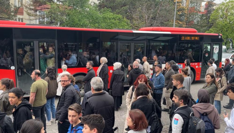 Ankara'da Sağanak Nedeniyle Metro Istasyonları Hizmet Veremiyor1