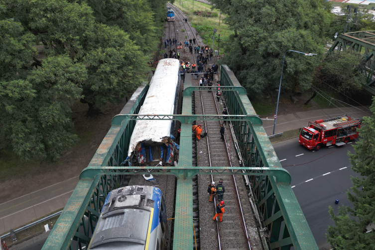 Arjantin'de Iki Tren Çarpıştı 60 Yaralı1