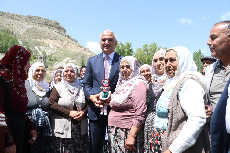 Bakan Ersoy, Soğanlı Vadisi'nde Ziyaretlerde Bulundu1