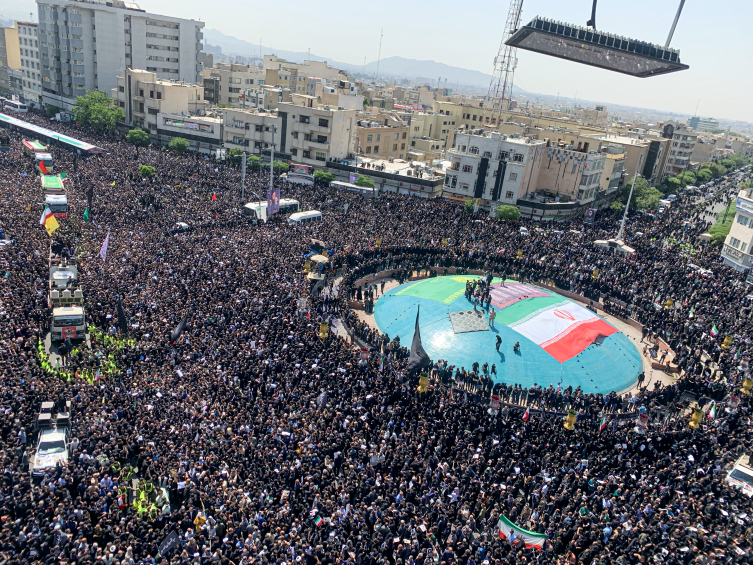 İran Cumhurbaşkanı Reisi'nin Cenaze Namazını Ülke Lideri Hamaney Kıldırdı1