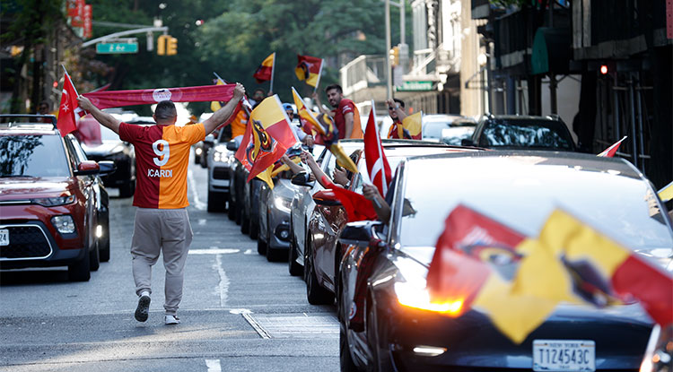 New York'ta Galatasaray Taraftarları Şampiyonluğu Kutladı 2