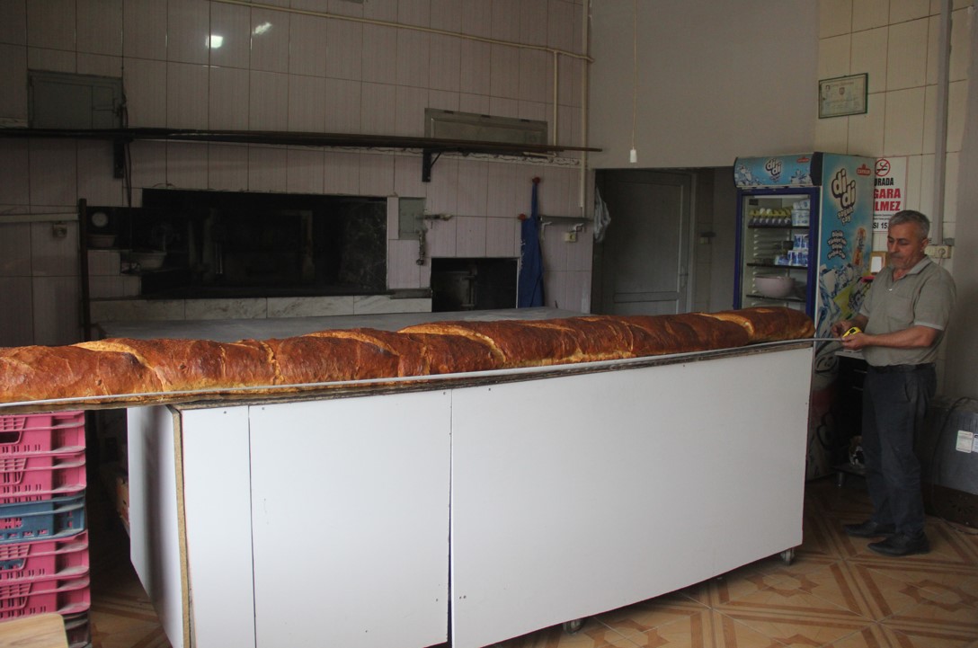 Sivas'ta 3 Metre 80 Santimetre Uzunluğunda Ekmek Yapıldı3